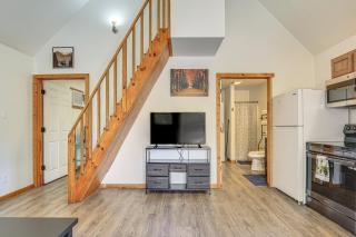 < 1 Mi to Main St: Quiet Home w/ Yard in Stockdale - 6
