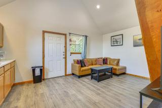 < 1 Mi to Main St: Quiet Home w/ Yard in Stockdale - 5