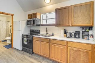 < 1 Mi to Main St: Quiet Home w/ Yard in Stockdale - 1