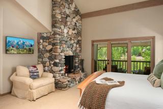 Abode at Guyer Hot Springs walk to lift hot tub - 9