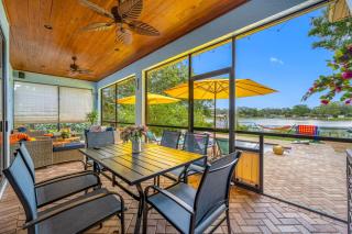 Great Lake Getaway with Pool, HotTub, Private Dock and Gamesuite - Sleeps 20 - 4