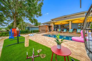 Great Lake Getaway with Pool, HotTub, Private Dock and Gamesuite - Sleeps 20 - 3