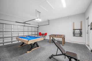 Luxe Tampa Villa with Pool Spa Game Room and More Sleeps 19 Plus - 9