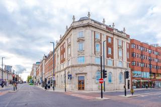 Luxury City Centre Apartment - 6