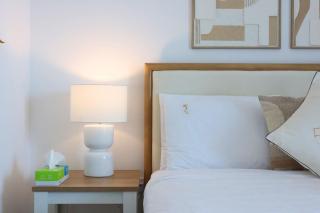 Stylish 1BR Yas Island - Chic Urban Living Retreat - 3