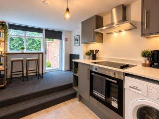 ST14 | 1-Bed Flat in Canterbury | Parking & WiFi - 7