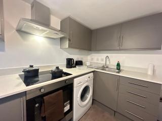 ST14 | 1-Bed Flat in Canterbury | Parking & WiFi - 2