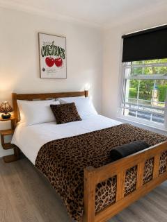 ST1 - En-suite Room Canterbury Parking, Contractor - 8