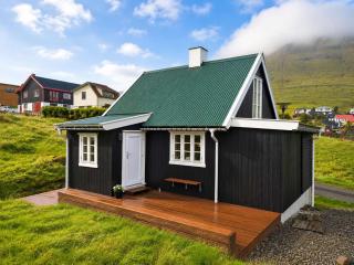 Cosy Fjord Cottage with Loft and Sea Views - 0