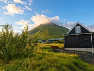 Cosy Fjord Cottage with Loft and Sea Views - 8