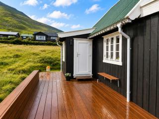 Cosy Fjord Cottage with Loft and Sea Views - 6