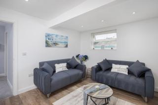 Luxury 1-Bed Modern Walk to Winter Gardens - 6