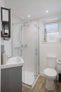 Luxury 1-Bed Modern Walk to Winter Gardens - 7