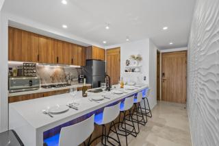 Luxury Oceanfront Condo Residence - 4