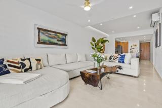 Luxury Oceanfront Condo Residence - 8