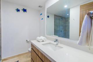 Charming 1-bedroom Oceanfront Condo - 9