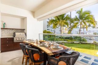 Wake Up to Waves – Beachfront 2BR Suite with Spectacular Views - 9