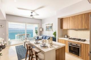 Designer 1BR Beachfront Retreat – Wake Up to the Waves - 8