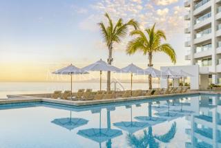 Designer 1BR Beachfront Retreat – Wake Up to the Waves - 9