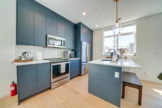 Rooftop Fire Pit & Mtn Views! Seattle Townhome - 4