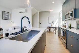 Rooftop Fire Pit & Mtn Views! Seattle Townhome - 2
