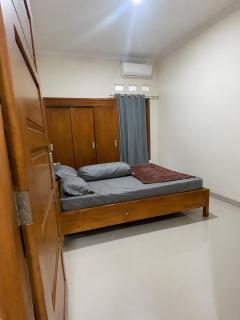 Arla Guesthouse 3BR Jogja Home - 3