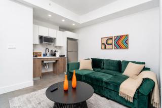 Luxury Studio Suite with King Bed Near Brickell & Marlins Park - 4