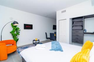 Luxury Studio Suite with King Bed Near Brickell & Marlins Park - 1