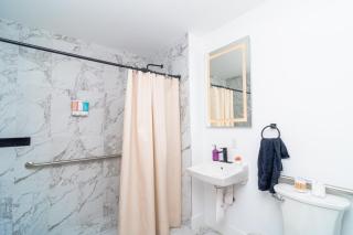Luxury Studio Suite with King Bed Near Brickell & Marlins Park - 6