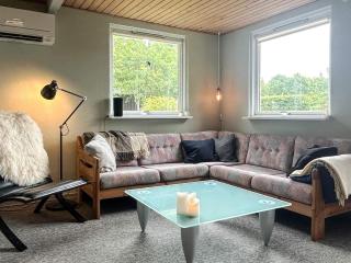 4 person holiday home in Allingåbro - 5