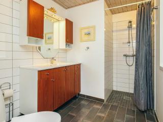 Exciting Cottage by the Sea - 4