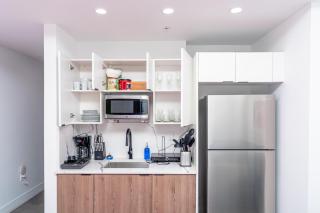 Stylish 1BR Suite with King Bed Walk to Marlins Park & Brickell - 8