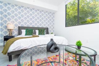 Stylish 1BR Suite with King Bed Walk to Marlins Park & Brickell - 2