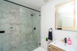 Stylish 1BR Suite with King Bed Walk to Marlins Park & Brickell - 6