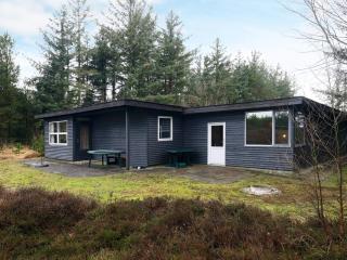 Charming Cottage near Beach - 8