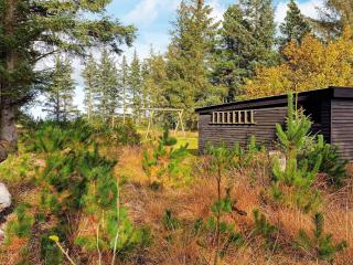 Charming Cottage near Beach - 7