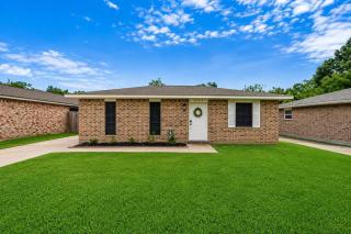 Charming Coastal Retreat in Seabrook TX - 9