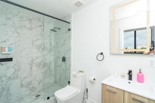 Modern Cozy 2BR Oasis with King Beds Near Marlins Park & Brickell - 1