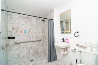Chic Spacious Studio Miami Stay Near Marlins Park & Brickell - 4