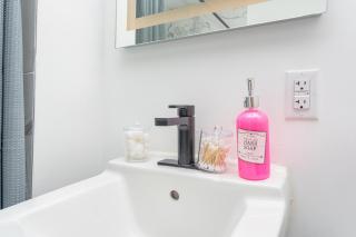 Chic Spacious Studio Miami Stay Near Marlins Park & Brickell - 3