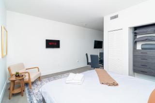 Well Located 1BR with King Bed, Laundry and Parking Option Near Brickell and Marlins Park - 3