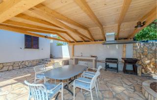 Pet Friendly Apartment In Ribarica - 3