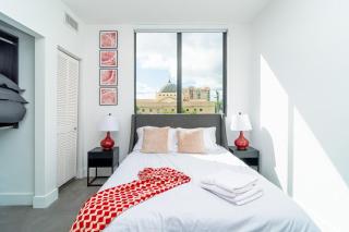Miami 2BR Getaway with King Beds Near Marlins Park & Calle Ocho - 9