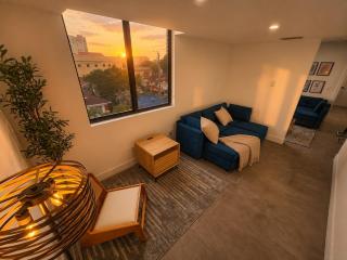 Miami 2BR Getaway with King Beds Near Marlins Park & Calle Ocho - 7