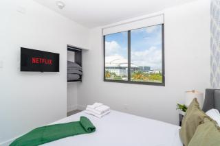 Miami City Escape 2BR Suite Near Brickell & The Beach Sleeps 6 Guests - 7