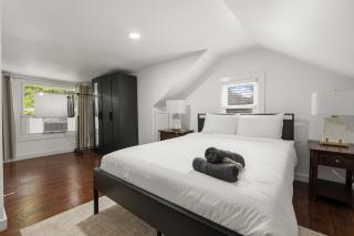 New Cozy 3BR Retreat Sleeps 6 Free Parking - 7