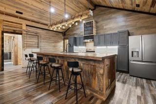Secluded Group Lodge on 20 Acres - 9
