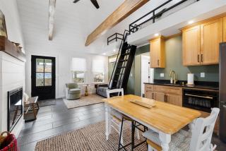 Hot Tub Cabin w Screened Porch & Loft Bed - 9