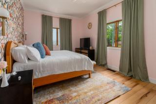 Peach Tree Inn, downtown Cobden - 5