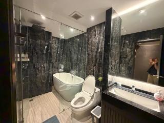 Erawan 75 sqm2 bedrooms 2 bathrooms pool view fample parkingsmart toiletbathtub - 4